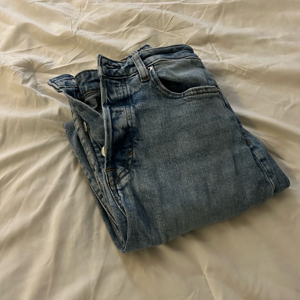 H&M Ultra High Waist Mom Jean - US Size 6